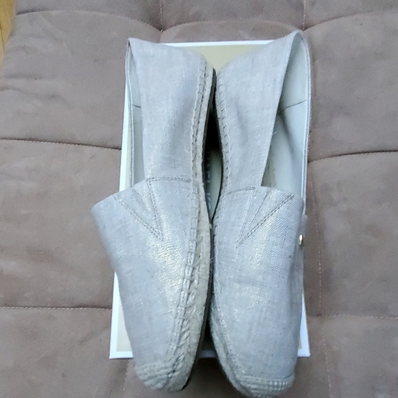 Shoes - Picture 3 of 6